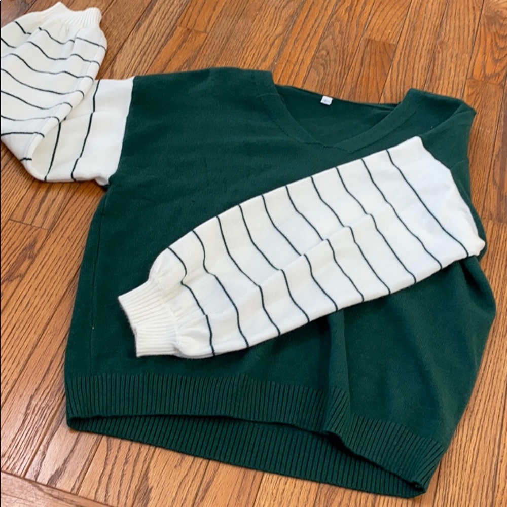 Sweater never worn!🤍